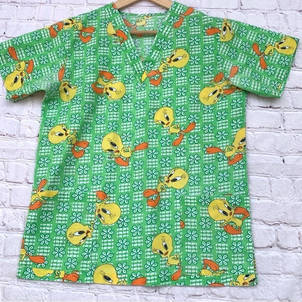 Looney Tunes Tweety Bird Nursing Scrub Top shirt size Large